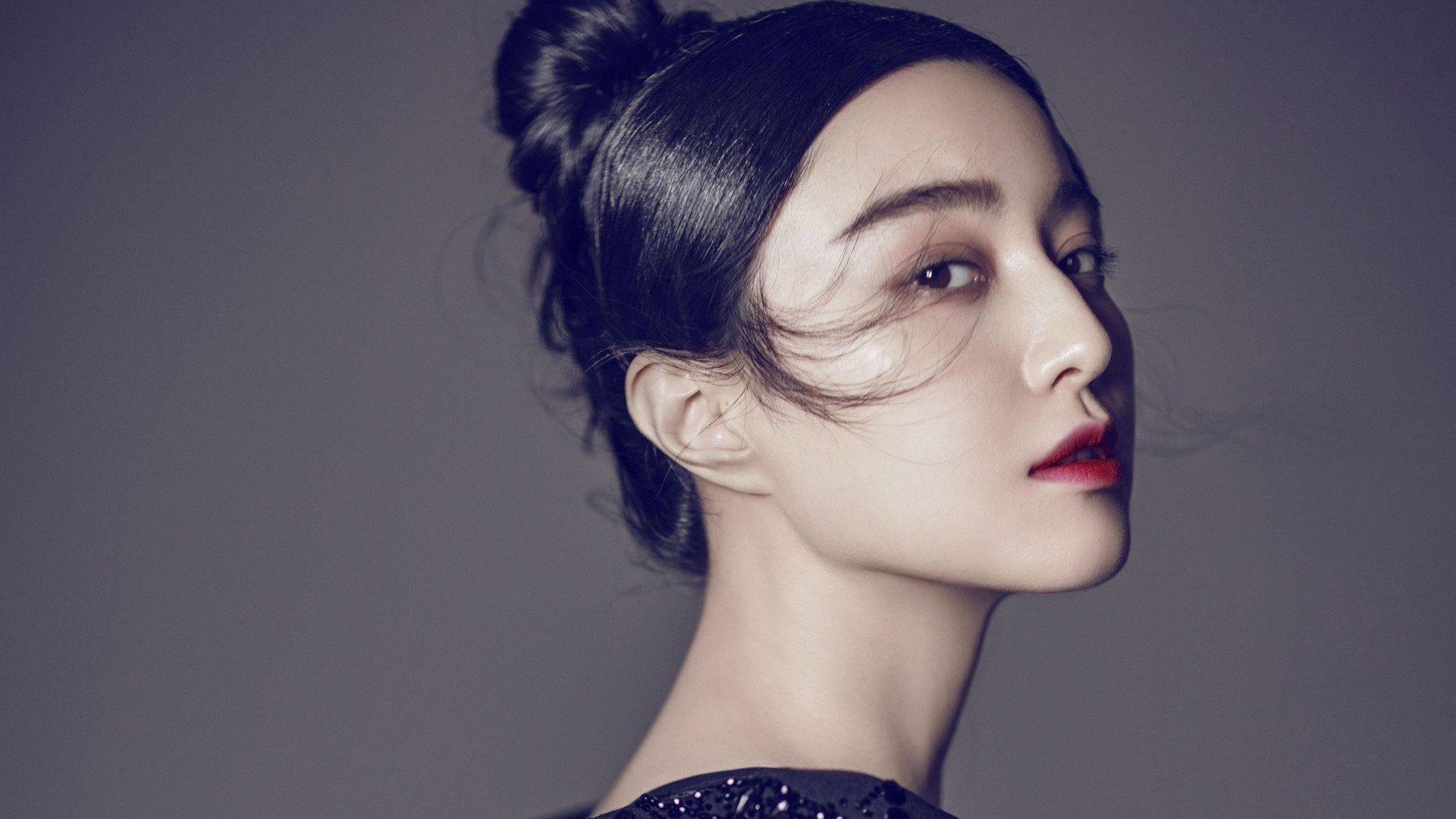 奥格斯堡蓝衫军铁闷韧性，坚守阵地砥砺向前